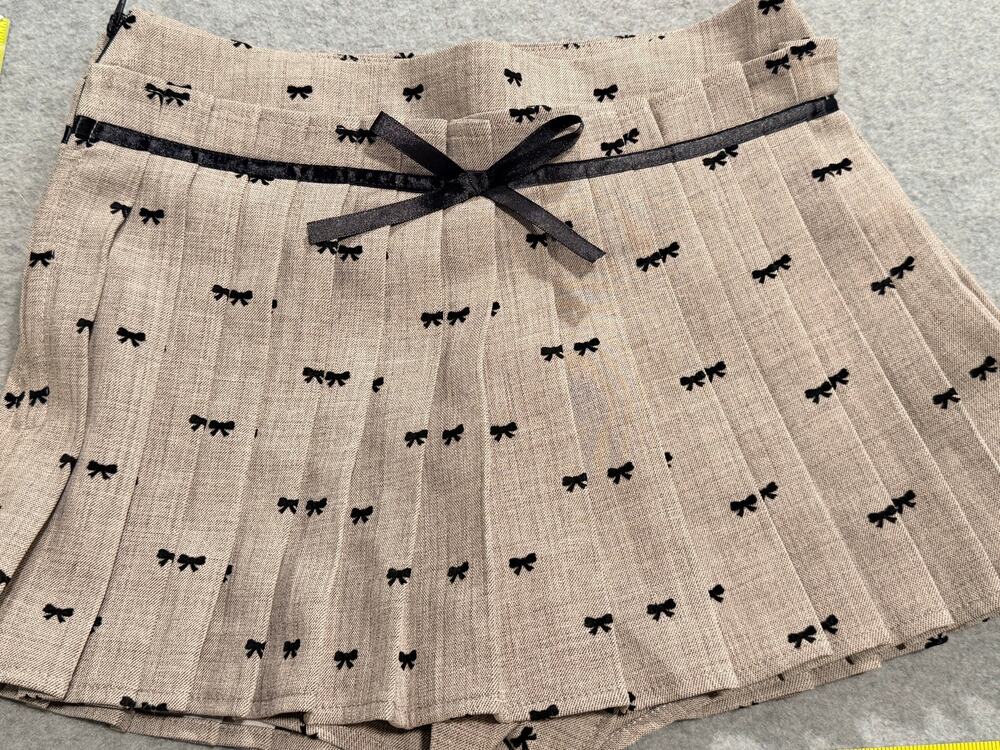 Hesperus Women's Tan Pleated Mini Skort Size XS Black Bow Print Coquette Cute